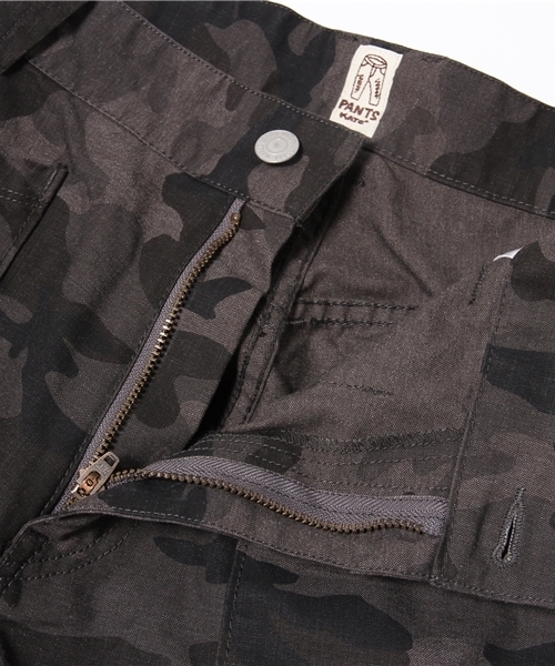 KATO`(カトー)の「KATO`3Dカモパンツ(KATO` 3D CAMO PANT)KATO`コラボレーションモデル(その他パンツ・メンズ・ダークグレー/ダークベージュ・MEDIUM/SMALL/LARGE/X-LARGE)」の4枚目の写真