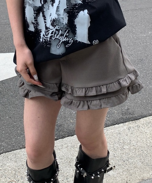 lilful（リルフル）の「【26年春夏新作】裾フリルデザイン スエードショートパンツ（その他パンツ・レディース・ダークグレー/ライトグレー・M/S）」の4枚目の写真