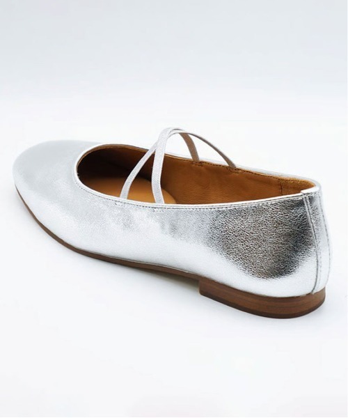 enchanted（エンチャンテッド）の「《APOM》本革クロスストラップバレリーナフラットシューズ（バレエシューズ・レディース・シルバー/ブラック・40/39/38/37/36/35/41）」の12枚目の写真