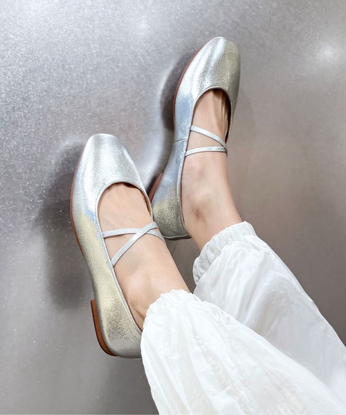 enchanted（エンチャンテッド）の「《APOM》本革クロスストラップバレリーナフラットシューズ（バレエシューズ・レディース・シルバー/ブラック・40/39/38/37/36/35/41）」の14枚目の写真