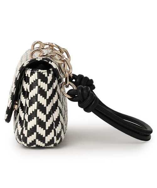 Guess(ゲス)の「TESSI FLAP SHOULDER BAG ショルダーバッグ(ハンドバッグ・レディース・ホワイト×ピンク/ブラック系その他/ホワイト×グリーン/ブラウン・ONE SIZE)」の6枚目の写真