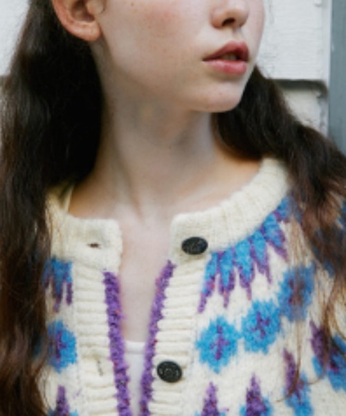 GREEN BUTTER（グリーンバター）の「BOUCLE NORDIC CARDIGAN（カーディガン/ボレロ・レディース・ライトブルー/レッド・FREE）」の9枚目の写真