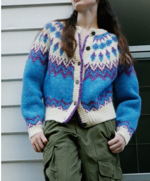 GREEN BUTTER（グリーンバター）の「BOUCLE NORDIC CARDIGAN（カーディガン/ボレロ・レディース・ライトブルー/レッド・FREE）」の8枚目の写真