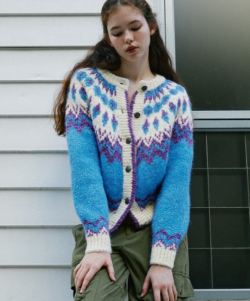 GREEN BUTTER（グリーンバター）の「BOUCLE NORDIC CARDIGAN（カーディガン/ボレロ・レディース・ライトブルー/レッド・FREE）」の7枚目の写真