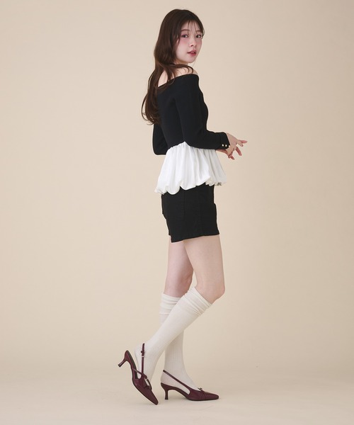 fupel(フぺル)の「off-shoulder satin peplum tops / オフショルサテンペプラムトップス(ニット/セーター・レディース・ブラック/アイボリー・FREE)」の9枚目の写真