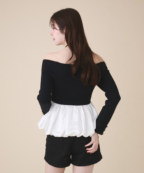 fupel(フぺル)の「off-shoulder satin peplum tops / オフショルサテンペプラムトップス(ニット/セーター・レディース・ブラック/アイボリー・FREE)」の5枚目の写真