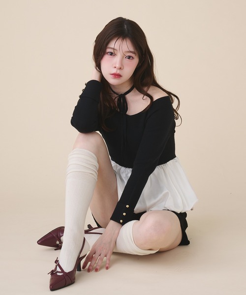 fupel(フぺル)の「off-shoulder satin peplum tops / オフショルサテンペプラムトップス(ニット/セーター・レディース・ブラック/アイボリー・FREE)」の15枚目の写真
