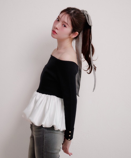 fupel(フぺル)の「off-shoulder satin peplum tops / オフショルサテンペプラムトップス(ニット/セーター・レディース・ブラック/アイボリー・FREE)」の21枚目の写真