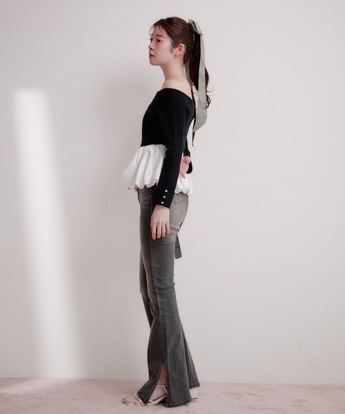 fupel(フぺル)の「off-shoulder satin peplum tops / オフショルサテンペプラムトップス(ニット/セーター・レディース・ブラック/アイボリー・FREE)」の19枚目の写真