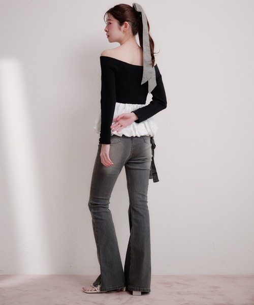 fupel(フぺル)の「off-shoulder satin peplum tops / オフショルサテンペプラムトップス(ニット/セーター・レディース・ブラック/アイボリー・FREE)」の20枚目の写真