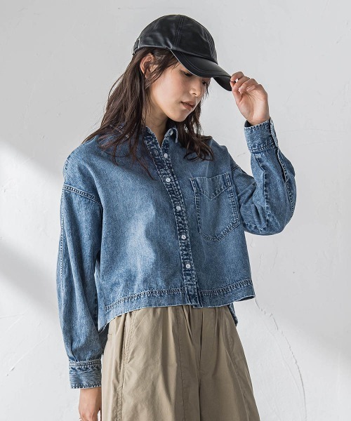 MAYSON GREY(メイソングレイ)の「ラウンドヘムデニムクロップドシャツ(シャツ/ブラウス・レディース・ブルー/ネイビー・M)」の11枚目の写真