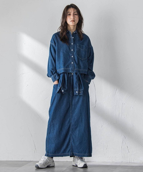 MAYSON GREY(メイソングレイ)の「ラウンドヘムデニムクロップドシャツ(シャツ/ブラウス・レディース・ブルー/ネイビー・M)」の6枚目の写真