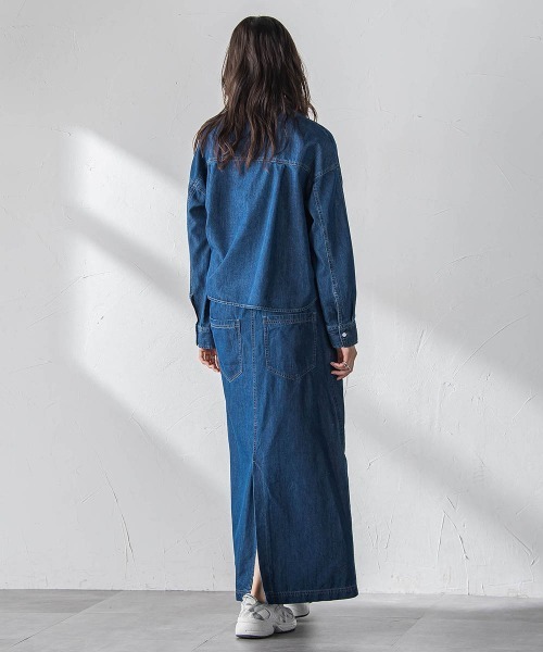MAYSON GREY(メイソングレイ)の「ラウンドヘムデニムクロップドシャツ(シャツ/ブラウス・レディース・ブルー/ネイビー・M)」の7枚目の写真