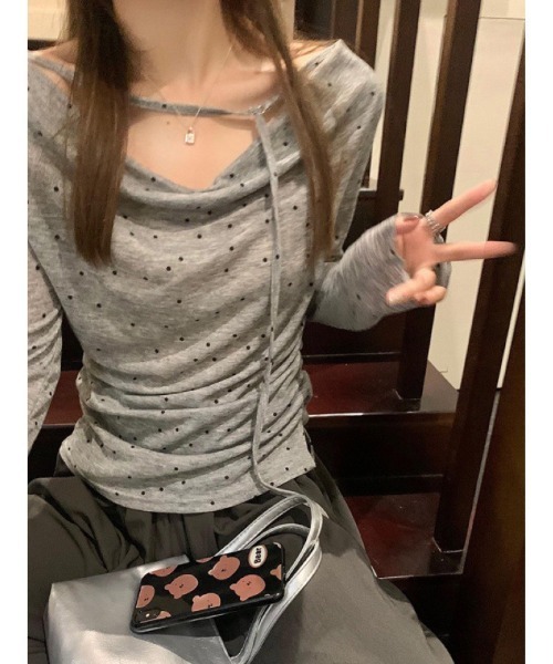 Ritzy(リッツィー)の「ドット柄 ドレープネックカットソー(Tシャツ/カットソー・レディース・グレー/ベージュ・M/L)」の1枚目の写真