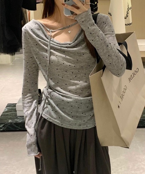 Ritzy(リッツィー)の「ドット柄 ドレープネックカットソー(Tシャツ/カットソー・レディース・グレー/ベージュ・M/L)」の13枚目の写真
