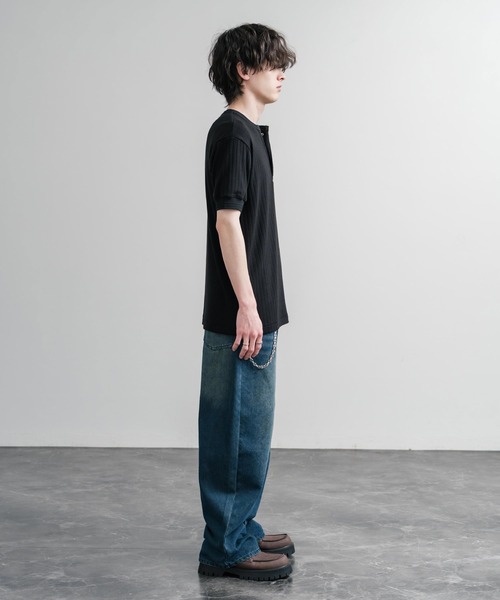 KRIFF MAYER(クリフメイヤー)の「KRIFF MAYER クリフメイヤー ワンポイントロゴ針抜きヘンリーネックTシャツ 2545102(Tシャツ/カットソー・メンズ・オフホワイト/ブラック・M/L/XL)」の4枚目の写真