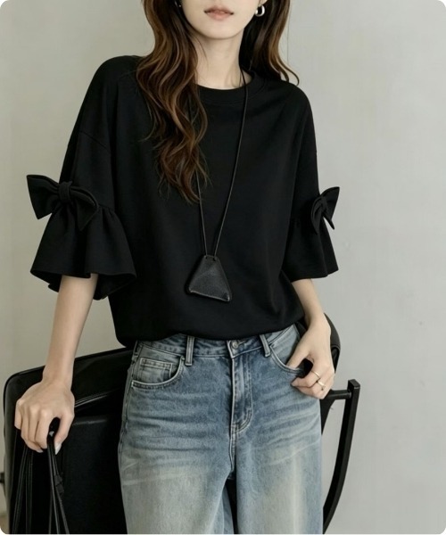 I.O.E（アイオイ）の「[韓国トレンド] 袖リボンデザインカットソー（Tシャツ/カットソー・レディース・アイボリー/ブラック/グレー・FREE）」の2枚目の写真