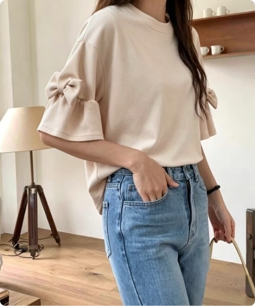 I.O.E（アイオイ）の「[韓国トレンド] 袖リボンデザインカットソー（Tシャツ/カットソー・レディース・アイボリー/ブラック/グレー・FREE）」の6枚目の写真