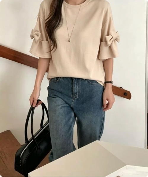 I.O.E（アイオイ）の「[韓国トレンド] 袖リボンデザインカットソー（Tシャツ/カットソー・レディース・アイボリー/ブラック/グレー・FREE）」の9枚目の写真