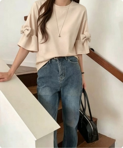 I.O.E（アイオイ）の「[韓国トレンド] 袖リボンデザインカットソー（Tシャツ/カットソー・レディース・アイボリー/ブラック/グレー・FREE）」の14枚目の写真