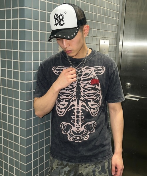 FREE DEE(フリー ディー)の「A'GEM/9 × .kom 『FREEDEE/フリーディー』スケルトングラフィック Tシャツ(Tシャツ/カットソー・メンズ・チャコールグレー/ブラック/カーキ・L/M)」の4枚目の写真