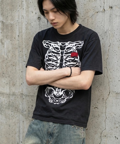 FREE DEE(フリー ディー)の「A'GEM/9 × .kom 『FREEDEE/フリーディー』スケルトングラフィック Tシャツ(Tシャツ/カットソー・メンズ・チャコールグレー/ブラック/カーキ・L/M)」の18枚目の写真