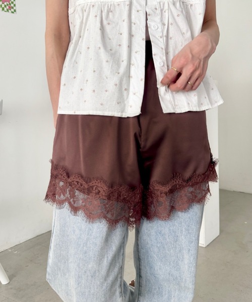 SOLLON.(ソルロン)の「サテンレースショートパンツ(その他パンツ・レディース・グレイッシュベージュ/ブラウン/ブラック・FREE)」の22枚目の写真