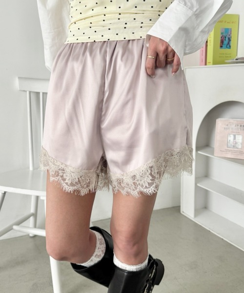 SOLLON.(ソルロン)の「サテンレースショートパンツ(その他パンツ・レディース・グレイッシュベージュ/ブラウン/ブラック・FREE)」の5枚目の写真
