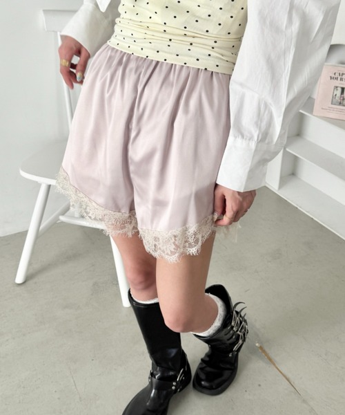 SOLLON.(ソルロン)の「サテンレースショートパンツ(その他パンツ・レディース・グレイッシュベージュ/ブラウン/ブラック・FREE)」の13枚目の写真
