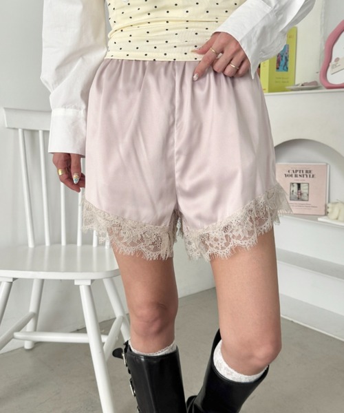 SOLLON.(ソルロン)の「サテンレースショートパンツ(その他パンツ・レディース・グレイッシュベージュ/ブラウン/ブラック・FREE)」の10枚目の写真