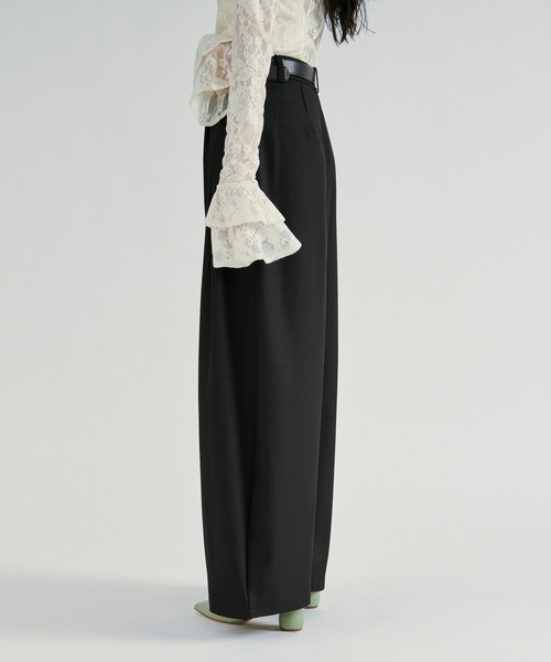 Ezick（エジック）の「Tuck balloon pants belt set / タックバルーンパンツ【ベルト付】（スラックス・レディース・チャコール/ブラック・FREE）」の4枚目の写真