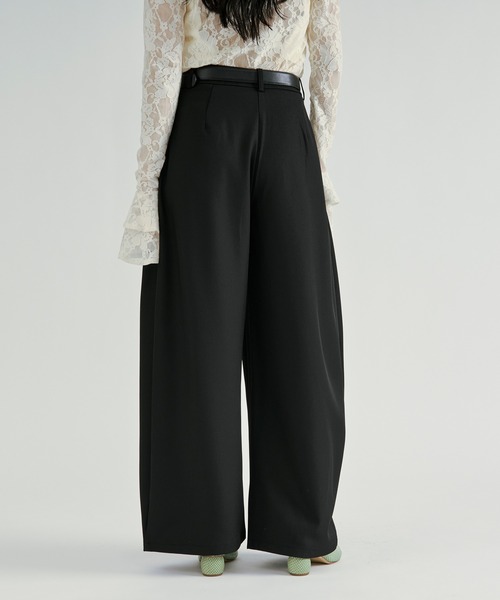 Ezick（エジック）の「Tuck balloon pants belt set / タックバルーンパンツ【ベルト付】（スラックス・レディース・チャコール/ブラック・FREE）」の5枚目の写真
