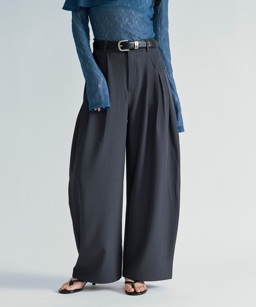 Ezick（エジック）の「Tuck balloon pants belt set / タックバルーンパンツ【ベルト付】（スラックス・レディース・チャコール/ブラック・FREE）」の16枚目の写真