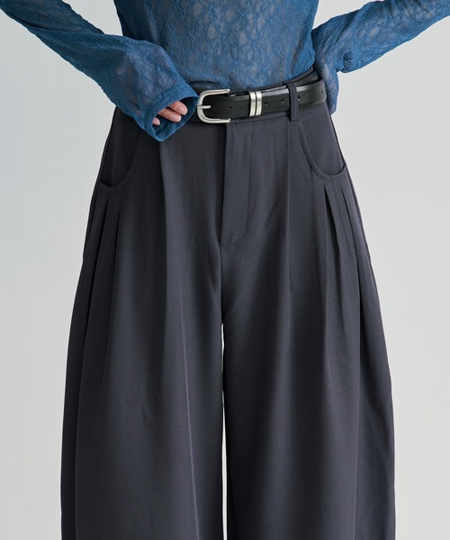 Ezick（エジック）の「Tuck balloon pants belt set / タックバルーンパンツ【ベルト付】（スラックス・レディース・チャコール/ブラック・FREE）」の15枚目の写真