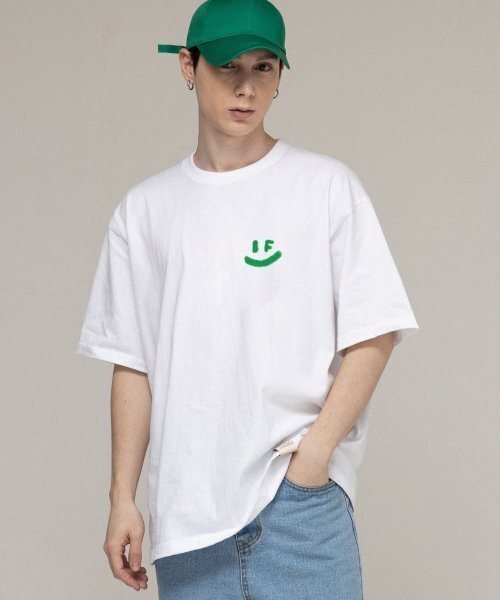 GRAVER（グレーバー）の「[ユニセックス]スプレースモールドローイングスマイル半袖Tシャツ_ホワイト/グリーンロゴ（Tシャツ/カットソー・レディース・ホワイト・SMALL/MEDIUM/LARGE）」の2枚目の写真