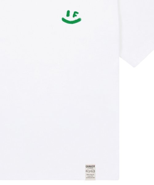 GRAVER（グレーバー）の「[ユニセックス]スプレースモールドローイングスマイル半袖Tシャツ_ホワイト/グリーンロゴ（Tシャツ/カットソー・レディース・ホワイト・SMALL/MEDIUM/LARGE）」の5枚目の写真