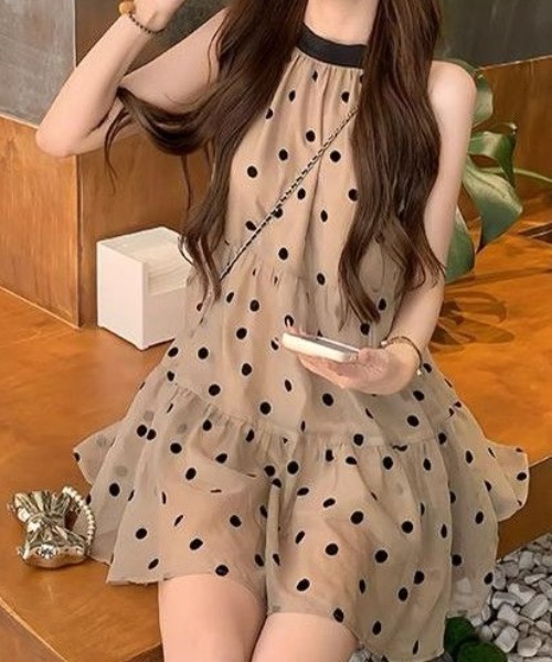 CHUL(チュル)の「ドットチュールティアードミニワンピース(ワンピース・レディース・ベージュ・X-LARGE/LARGE/MEDIUM/SMALL)」の4枚目の写真