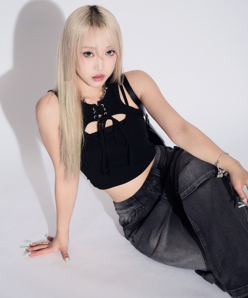 tinkerend(ティンカーエンド)の「【カップ付き】Cutout Lace-up Tank Top / カットアウトレースアップタンクトップ(タンクトップ・レディース・ブラック/ホワイト・FREE)」の16枚目の写真
