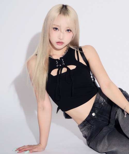 tinkerend(ティンカーエンド)の「【カップ付き】Cutout Lace-up Tank Top / カットアウトレースアップタンクトップ(タンクトップ・レディース・ブラック/ホワイト・FREE)」の15枚目の写真