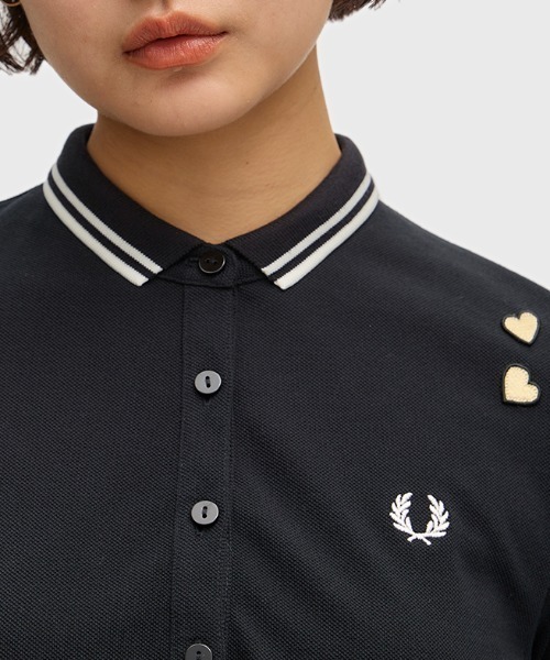 FRED PERRY(フレッドペリー)の「Amy Winehouse Tipped Polo Shirt/エイミー・ワインハウス ティップドポロシャツ(ポロシャツ・レディース・ブラック・10)」の4枚目の写真