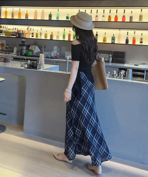 Chiina(チーナ)の「【Chiina】シアーチェック ロングスカート(スカート・レディース・ブラック/ネイビー・SMALL/MEDIUM)」の3枚目の写真