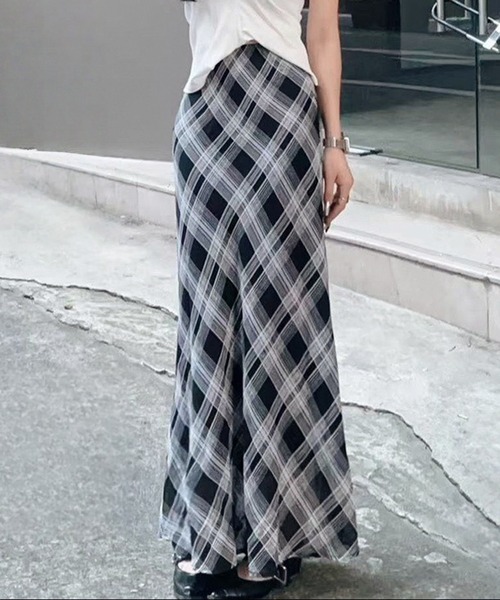 Chiina(チーナ)の「【Chiina】シアーチェック ロングスカート(スカート・レディース・ブラック/ネイビー・SMALL/MEDIUM)」の7枚目の写真