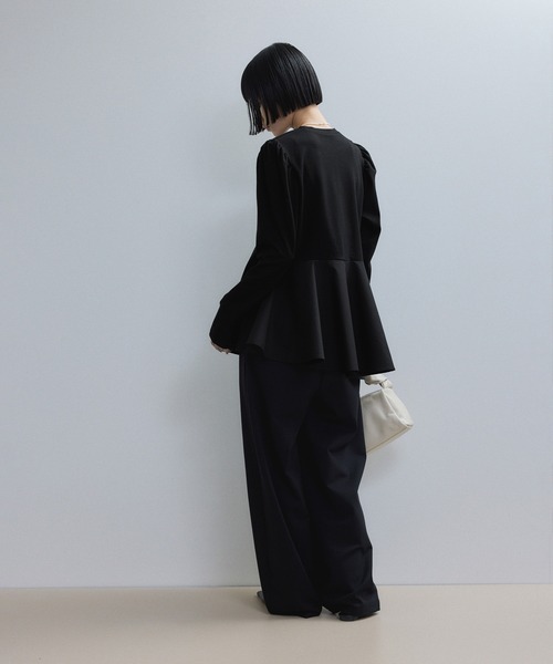 ADAM ET ROPE'（アダムエロペ）の「【WEB限定】・【定番】フリルペプラムロングスリーブカットソー（Tシャツ/カットソー・レディース・ブラック/ホワイト・FREE）」の13枚目の写真