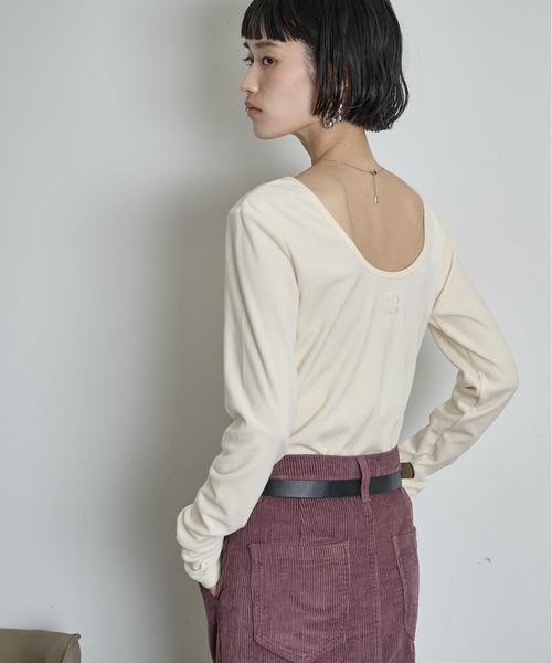 THE YOn(ザヨン)の「2wayロゴ刺繍ベロアロンT(Tシャツ/カットソー・レディース・オリーブ/ブラック/プラム/アイボリー・FREE)」の6枚目の写真