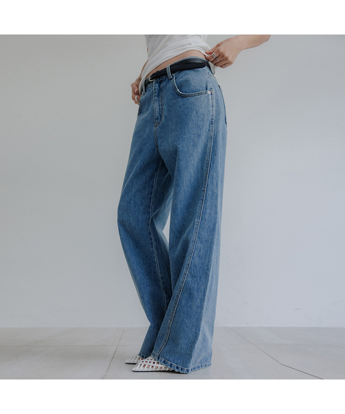 MEMUA(メムア)の「リングサ切り替えローフィットデニム(デニムパンツ・レディース・ブルー系その他・LARGE/MEDIUM/SMALL)」の1枚目の写真