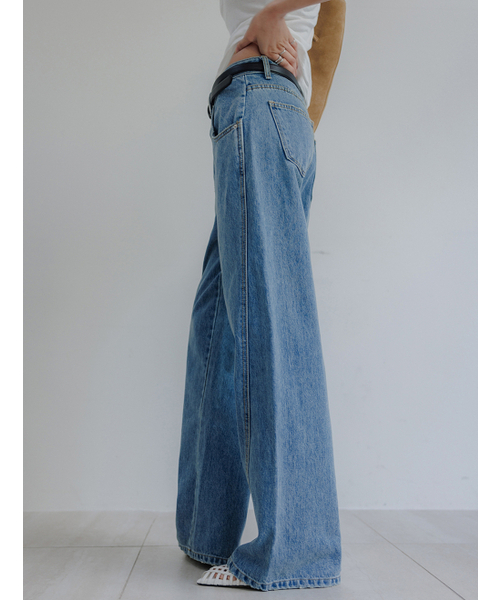 MEMUA(メムア)の「リングサ切り替えローフィットデニム(デニムパンツ・レディース・ブルー系その他・LARGE/MEDIUM/SMALL)」の4枚目の写真