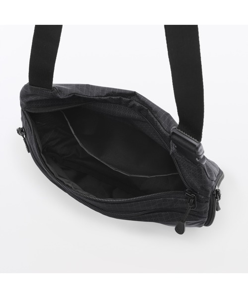無印良品(ムジルシリョウヒン)の「撥水 リップストップ ミニ ショルダーバッグ(ショルダーバッグ・レディース・ブラック/ダークブラウン・FREE)」の4枚目の写真