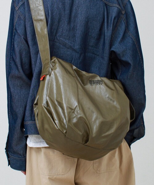 UNIVERSAL OVERALL(ユニバーサルオーバーオール)の「【UNIVERSAL OVERALL】Surplus HOBO shoulder bag(ショルダーバッグ・メンズ・チャコールグレー/ダークカーキ・FREE)」の17枚目の写真