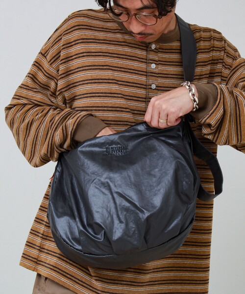 UNIVERSAL OVERALL(ユニバーサルオーバーオール)の「【UNIVERSAL OVERALL】Surplus HOBO shoulder bag(ショルダーバッグ・メンズ・チャコールグレー/ダークカーキ・FREE)」の22枚目の写真