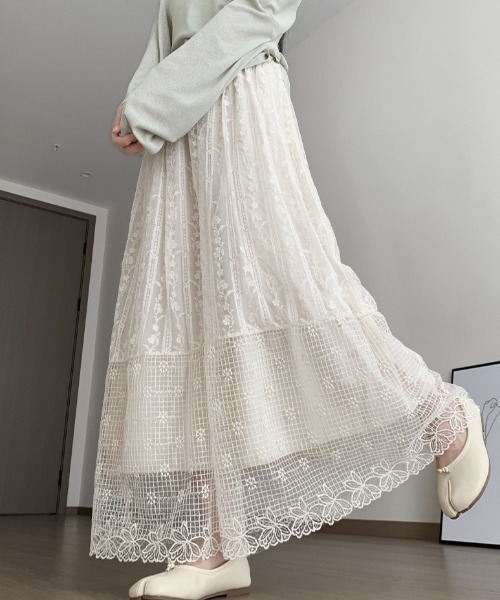 FLINEA(フリネア)の「Aライン刺繍チュールスカート(スカート・レディース・ベージュ・FREE)」の4枚目の写真